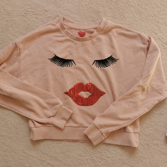 Guess Tops - 3/25 Guess Lips & Lashes short Top